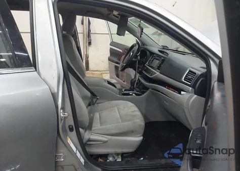 2019 Toyota Highlander Le из США, поврежденный, VIN 5TDBZRFHXKS932903